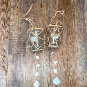 2 hanging plant pots